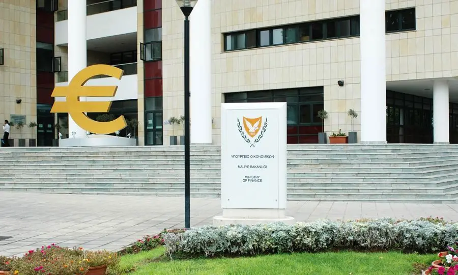 Στις αγορές η Κύπρος - Χτυπούν ρέστα οι επενδυτές