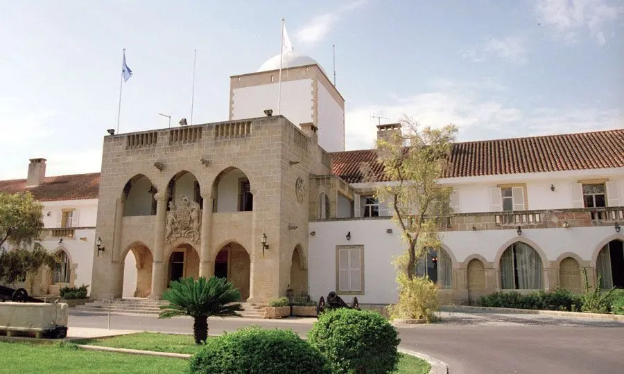 Απαντά ο Λετυμπιώτης για τις κουρτίνες των.. €100.000 του Προεδρικού