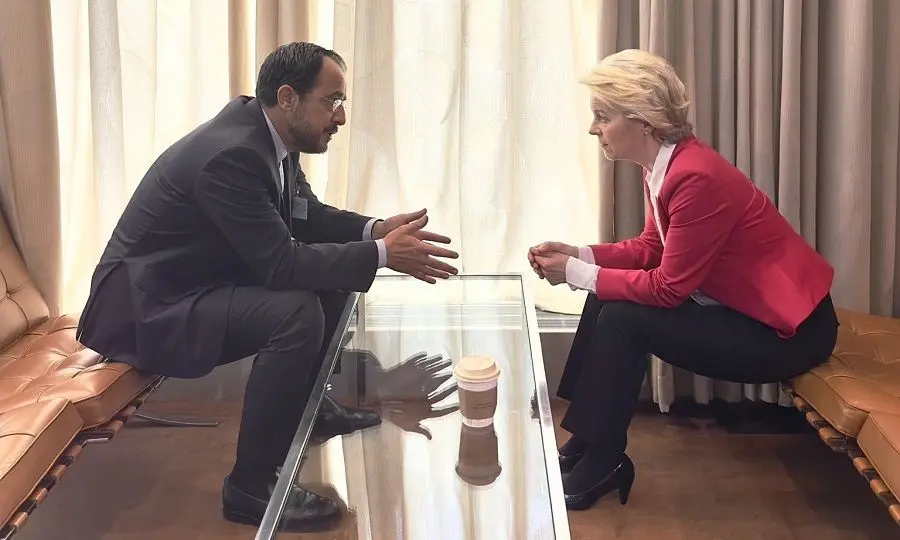 Τετ α τετ Χριστοδουλίδη - φον Ντερ Λάιεν με φόντο το μεταναστευτικό