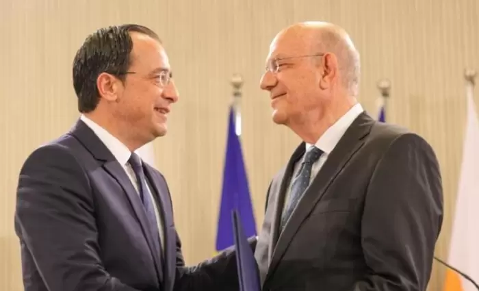 Χαμόγελα στο Προεδρικό για αναβάθμιση Fitch - Τα 4 χαρτιά του ΥΠΟΙΚ