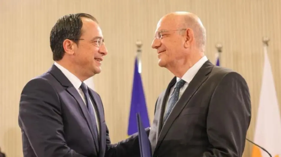 Χαμόγελα στο Προεδρικό για αναβάθμιση Fitch - Τα 4 χαρτιά του ΥΠΟΙΚ