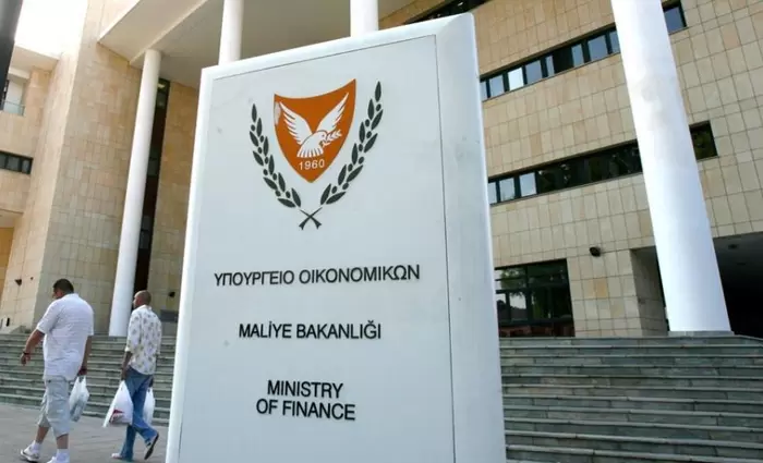 Σε νέο ιστορικό υψηλό το δημόσιο χρέος αλλά και με ισχυρό «μαξιλάρι»