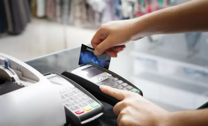 Το Τμήμα Φορολογίας υπενθυμίζει τις επιχειρήσεις για πληρωμές με κάρτα