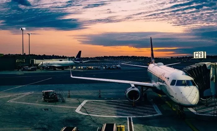 «Δραστική μείωση» πτήσεων από Γενάρη