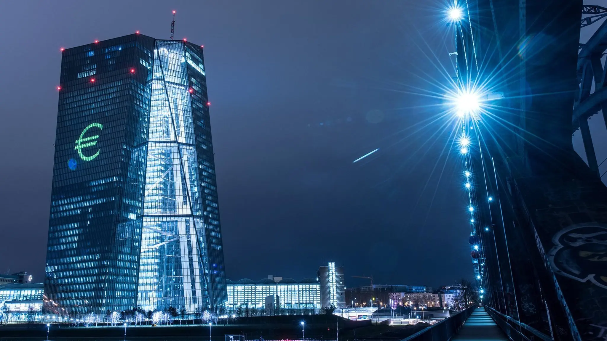 Αναθεωρεί στόχους και στρατηγική η Ευρωπαϊκή Κεντρική Τράπεζα