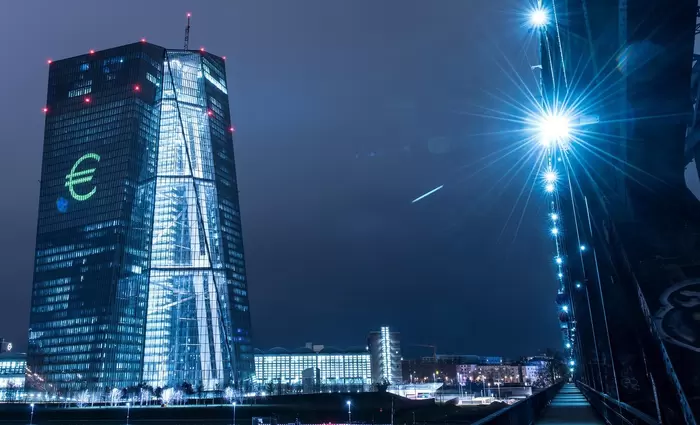 Αναθεωρεί στόχους και στρατηγική η Ευρωπαϊκή Κεντρική Τράπεζα
