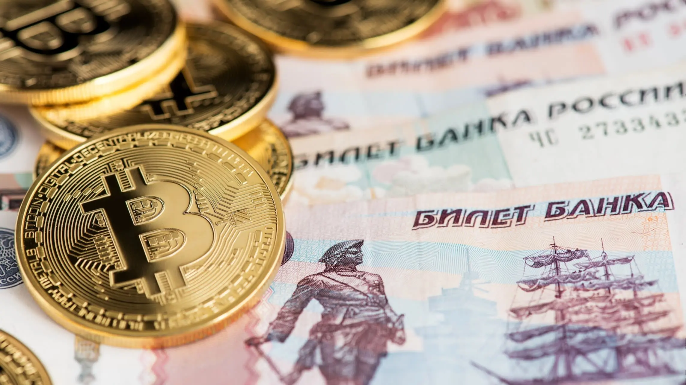 Η ΕΕ εξετάζει την απαγόρευση συναλλαγών crypto με τη Ρωσία
