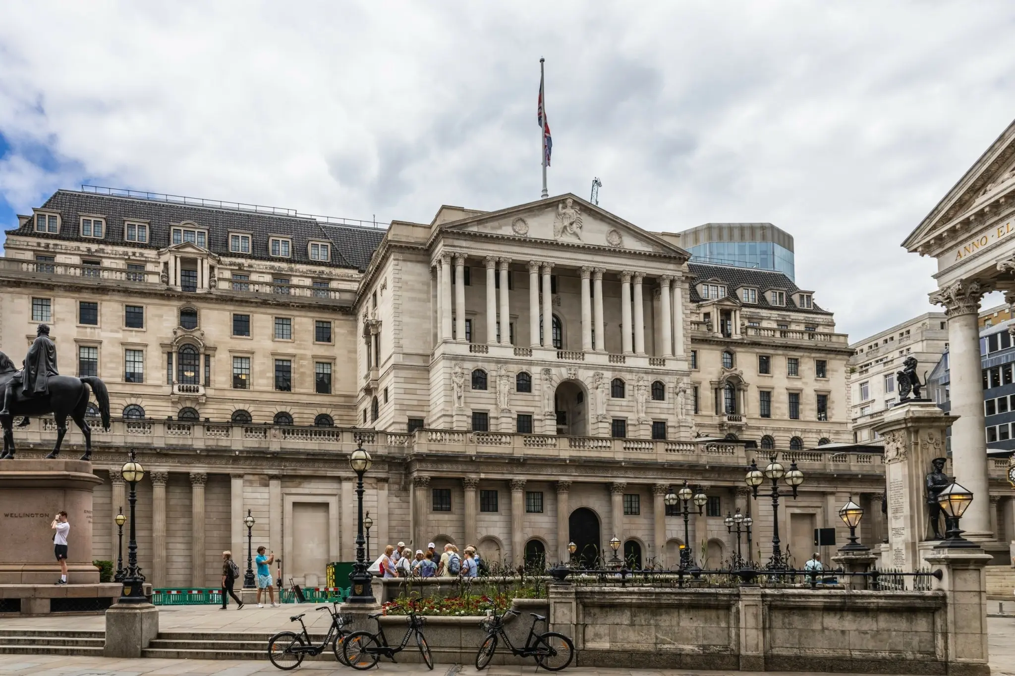 Τράπεζα της Αγγλίας: Αμετάβλητα στο 4% τα επιτόκια