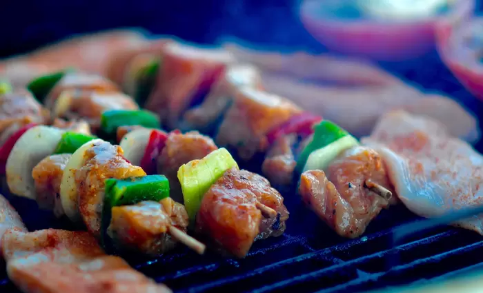 Πώς κινείται η αγορά κρέατος την Τσικνοπέμπτη (vid)