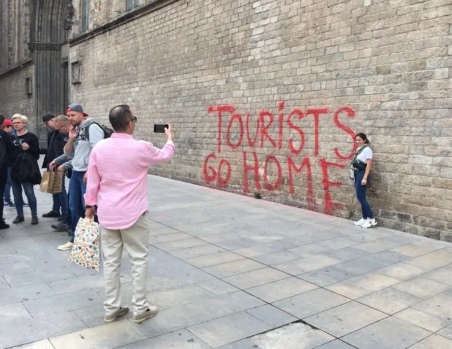 Υπερτουρισμός: Στους δρόμους χιλιάδες κάτοικοι πόλεων της νότιας Ευρώπη