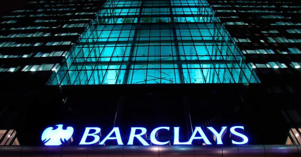 Καμπανάκι Barclays για μισθούς και τραπεζικούς φόρους