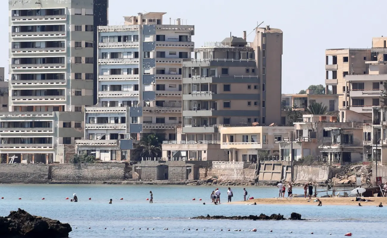 Τσαβούσογλου: Θετική η πώληση ξενοδοχείων στο Βαρώσι