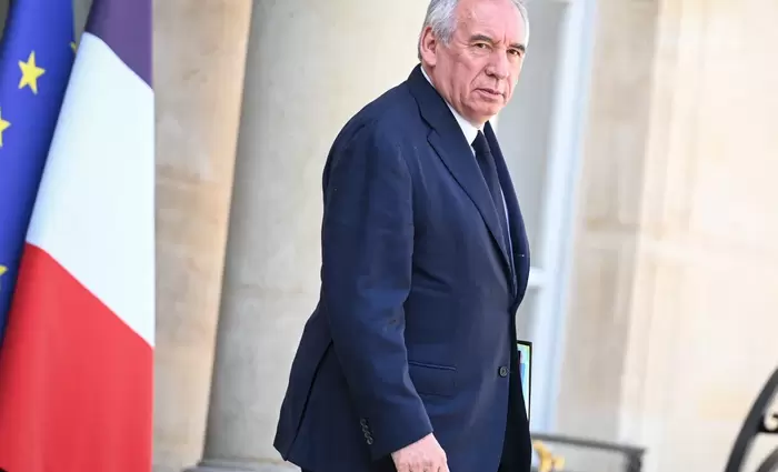 Γαλλία ώρα μηδέν - Το πολιτικό… χαρακίρι Μπαϊρού