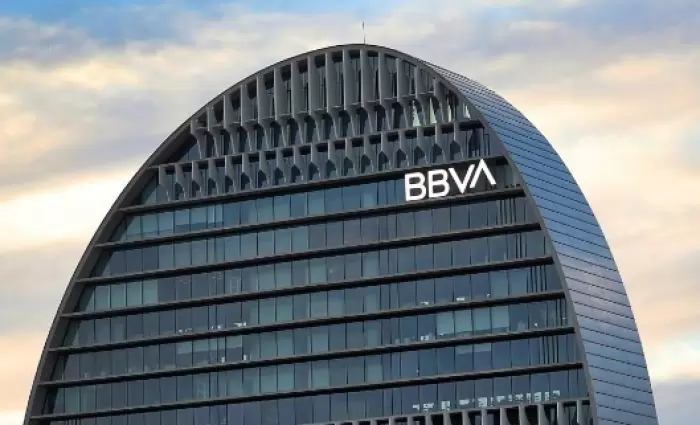 Παραμένει στο τραπέζι η προσφορά της BBVA για τη Sabadell παρά την πώληση της TSB