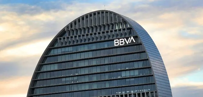 Παραμένει στο τραπέζι η προσφορά της BBVA για τη Sabadell παρά την πώληση της TSB