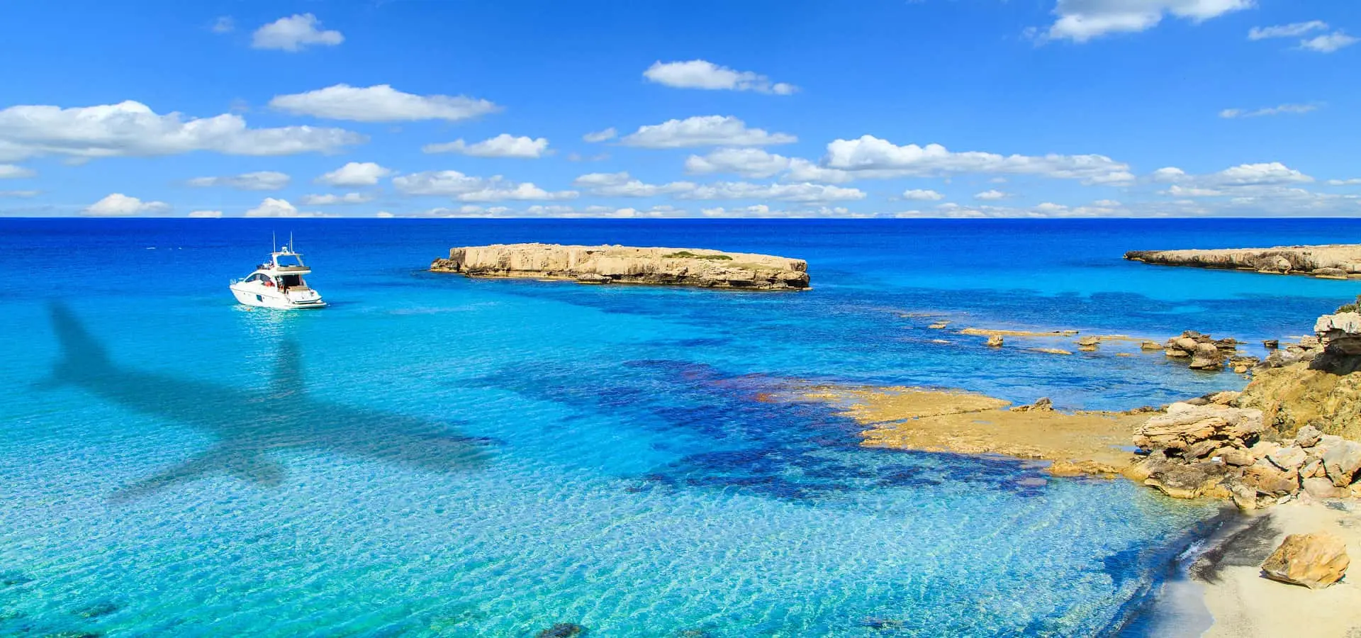 Μειώθηκε κατά 80% η επιβατική κίνηση μεταξύ Κύπρου-Ελλάδας