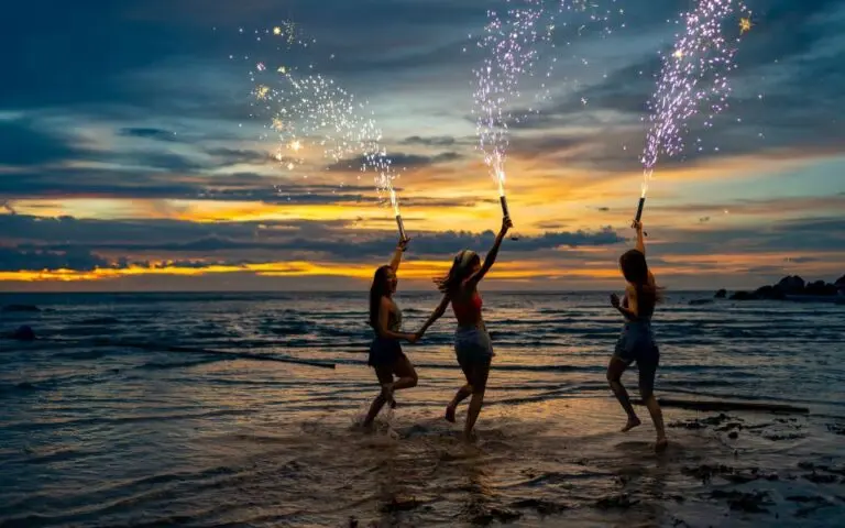 Ψάχνοντας το σκοτάδι - Τι είναι το noctourism, η μεγάλη τάση του 2025