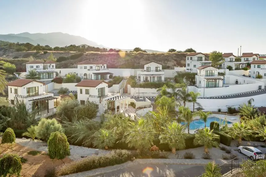 Εκατοντάδες ξένοι επενδυτές αγοράζουν ακίνητα στα κατεχόμενα