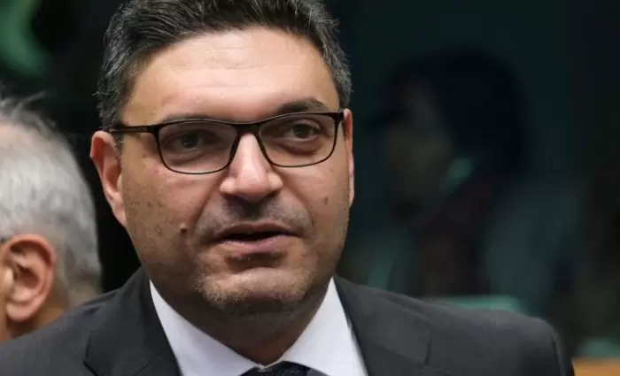 ΥΠΟΙΚ: Είμαστε πιο κοινωνικά ευαίσθητοι από τους «πατέρες της εργατιάς»