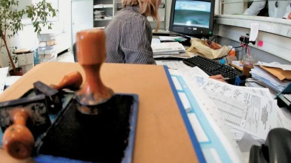 Κενές θέσεις στη Δημόσια Υπηρεσία