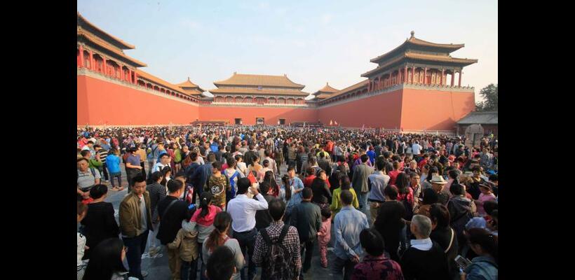Τριψήφια αύξηση τουριστικών ταξιδιών στο Πεκίνο το 2024, αλλά...