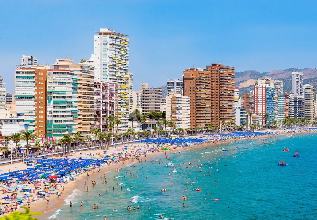 Δεπαπλασιάστηκαν οι τουρίστες στην Ισπανία
