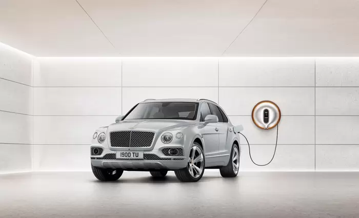 Η Bentley δημιούργησε το πρώτο υβριδικό μοντέλο της ιστορίας