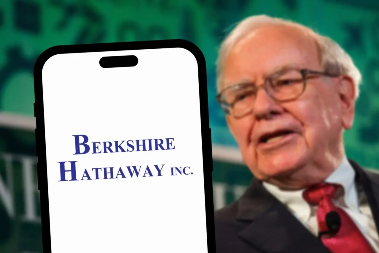 Berkshire Hathaway: Μεγάλη αναδιάταξη στις κορυφαίες θέσεις ενόψει της αποχώρησης Μπάφετ