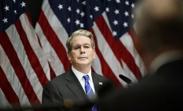 Bloomberg: Ο Μπέσεντ καλεί τη Fed να μειώσει τα επιτόκια έως 175 μονάδες βάσης