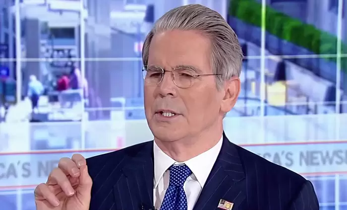 Ο Μπέσεντ απορρίπτει τις ανησυχίες Ντίμον για το αμερικανικό χρέος