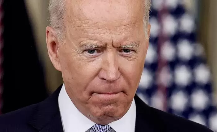 FT: Ο διμέτωπος πόλεμος του Joe Biden για τη δημοκρατία