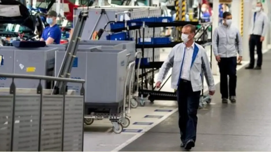 Ο Υπουργός Ενέργειας δεσμεύεται να μειώσει το κόστος ηλεκτρισμού στις επιχειρήσεις