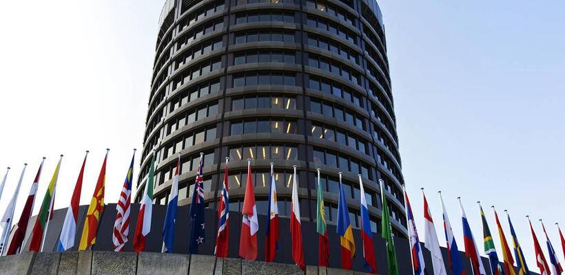 Πιέζουν τις κεντρικές τράπεζες να επισπεύσουν για τον πληθωρισμό