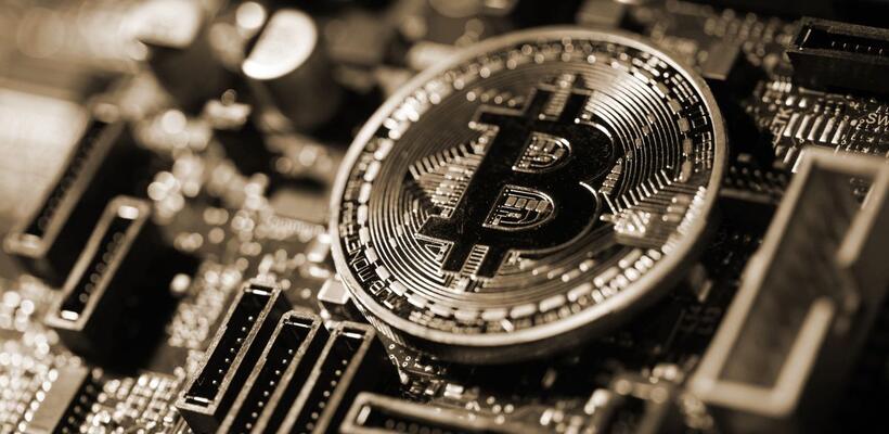 «Βουτιά» 15% για το Bitcoin μετά τα σχόλια Τραμπ