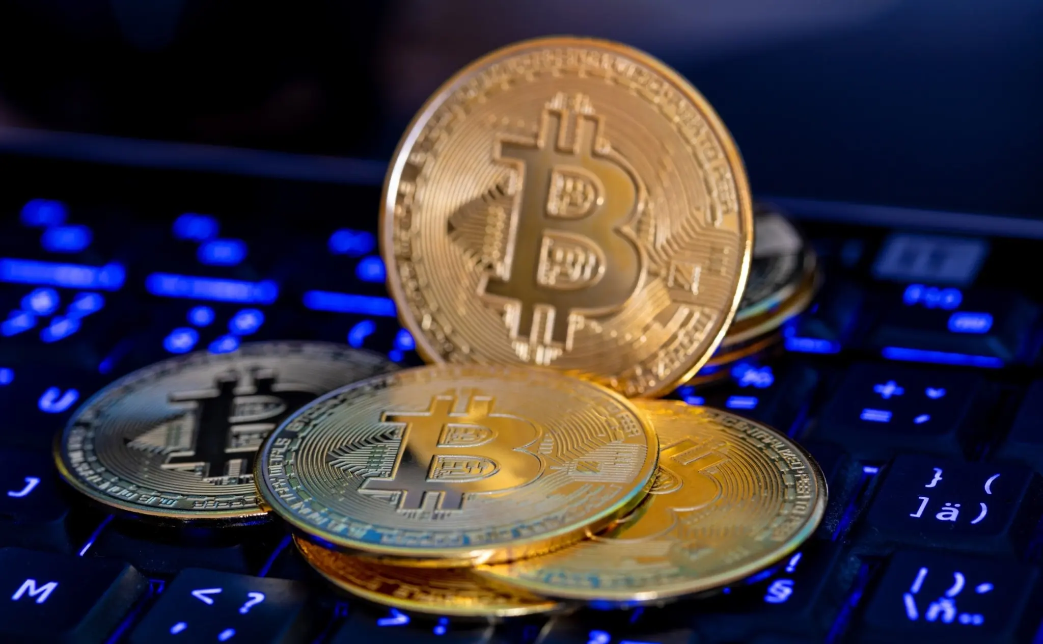 Η αποκαθήλωση του Bitcoin: Σε ελεύθερη πτώση οι τιμές, ημερομηνία λήξης είχε η ευφορία λόγω Τραμπ