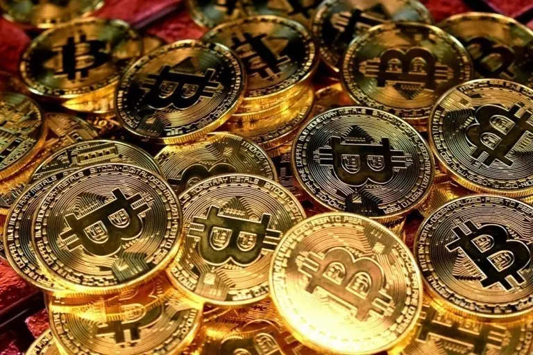 Bitcoin: Ξεπέρασε για λίγο τα $90.000 με ώθηση από Τραμπ και Fed (γράφημα)