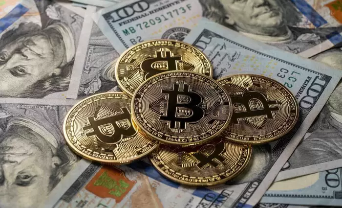 Υποχωρεί το bitcoin, μαζί με τις ελπίδες για μείωση επιτοκίων από Fed