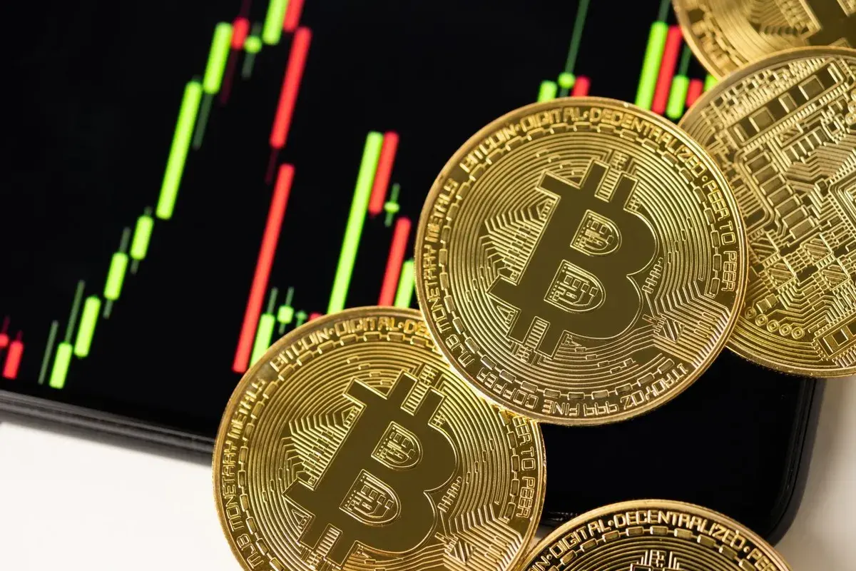 Bitcoin: Στα ύψη ο επενδυτικός ενθουσιασμός, προβλέψεις και για τιμές στα $300.000 (πίνακες)