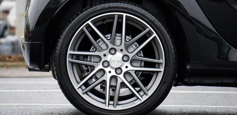 Μπορούμε να παράγουμε ηλεκτρική ενέργεια από τα λάστιχα των αυτοκινήτων;