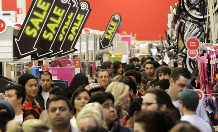 Black Friday με ελέγχους και ντου από Yπηρεσίες