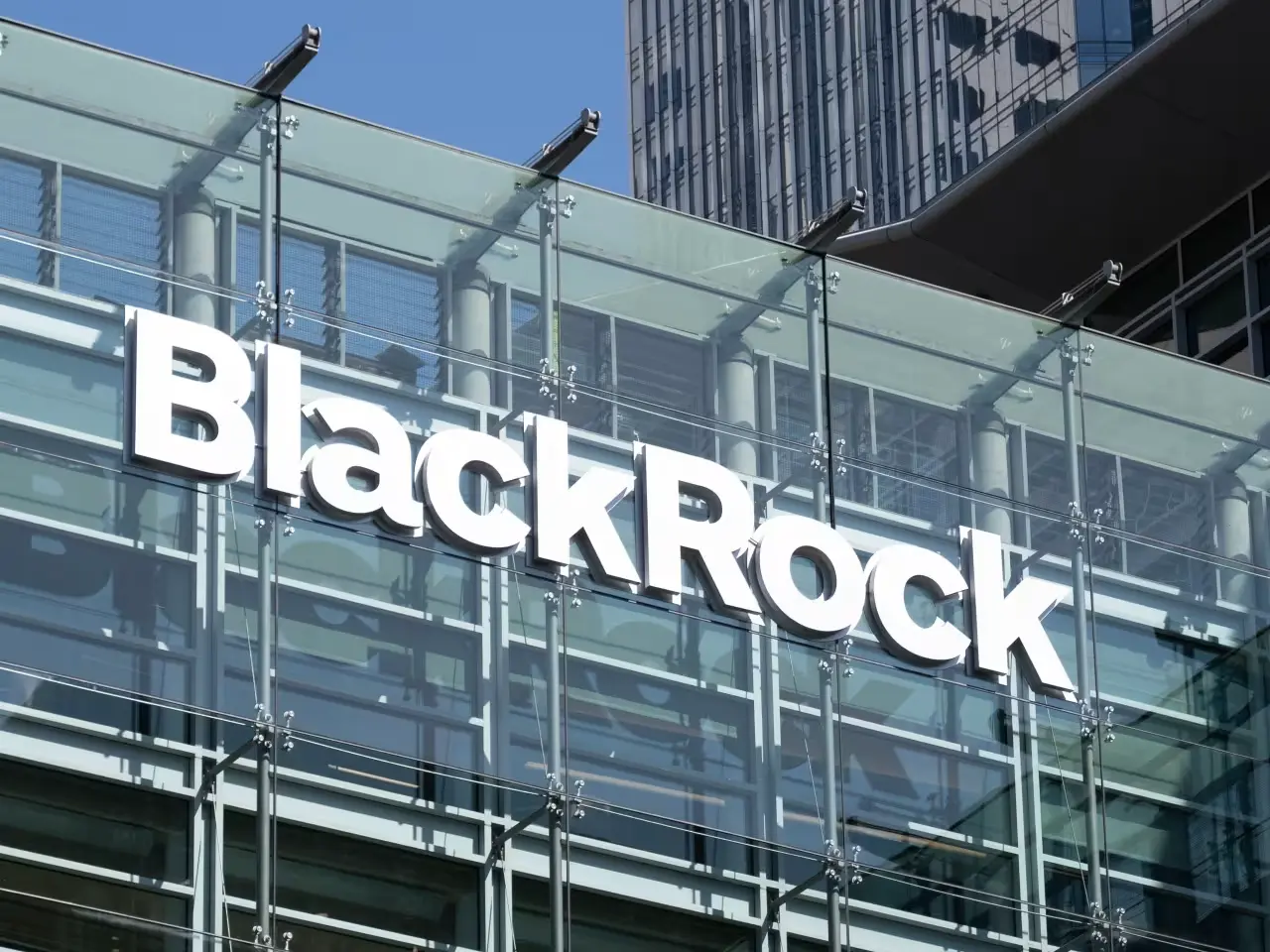 BlackRock: Στα 14 τρισ. δολάρια το ενεργητικό μετά το ρεκόρ εισροών