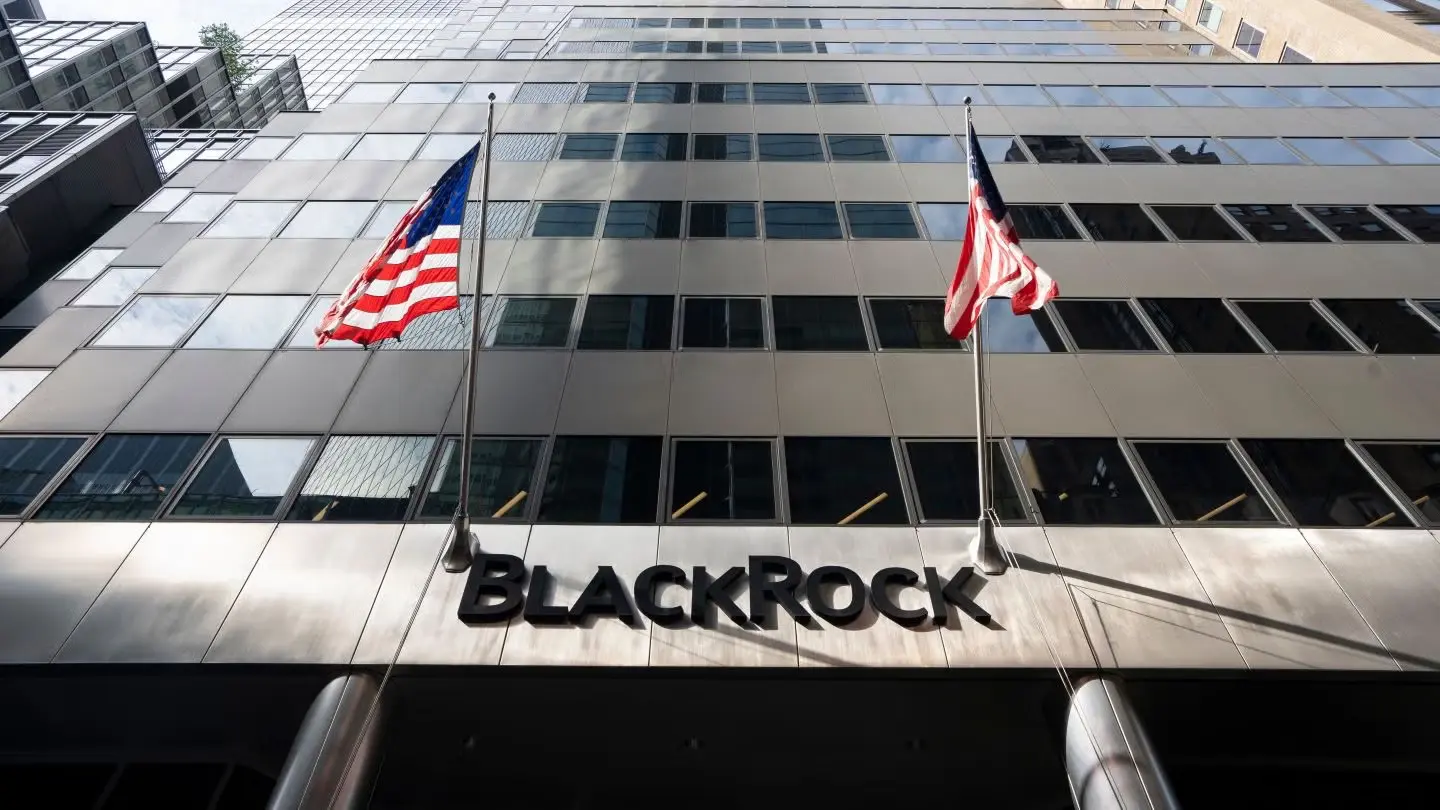 BlackRock: Ρεκόρ εισροών 205 δισ. δολαρίων το γ’ τρίμηνο – «Άλμα» στις εναλλακτικές επενδύσεις