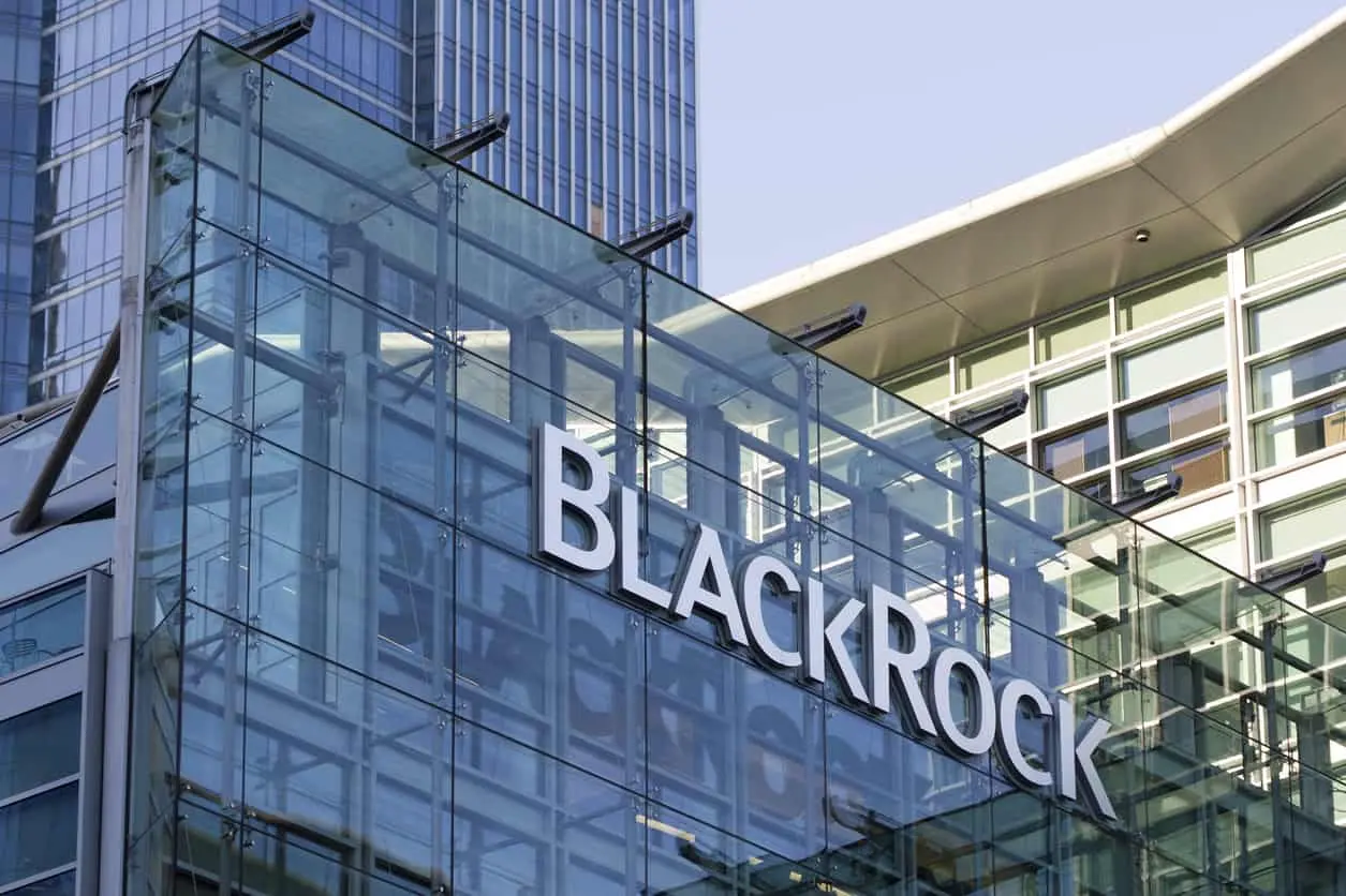 BlackRock: Σχεδιάζει προσλήψεις για να κερδίσει τους πλούσιους Ευρωπαίους