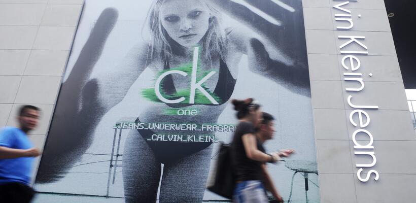 Κατεβάζει ρολά το κατάστημα του Calvin Klein στη Νέα Υόρκη