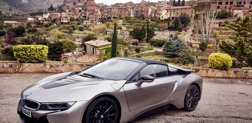 BMW i8 Roadster, ένα μεταλλικό γλυπτό από τη γερμανική εταιρεία