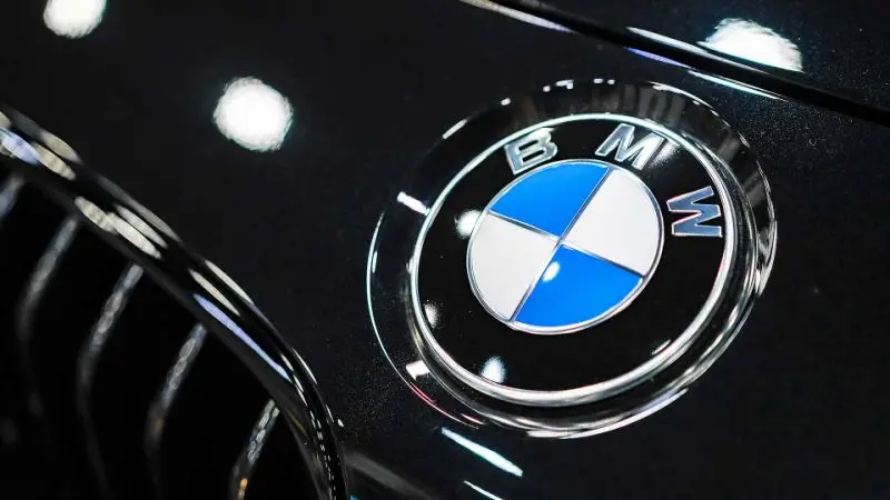 Βυθίζονται οι πωλήσεις αυτοκινήτων της BMW