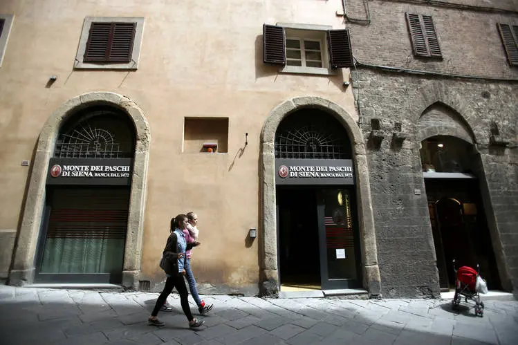 Απ' τη χρεοκοπία, στο ψάξιμο για αγοραστή η αρχαιότερη ευρωπαϊκή τράπεζα