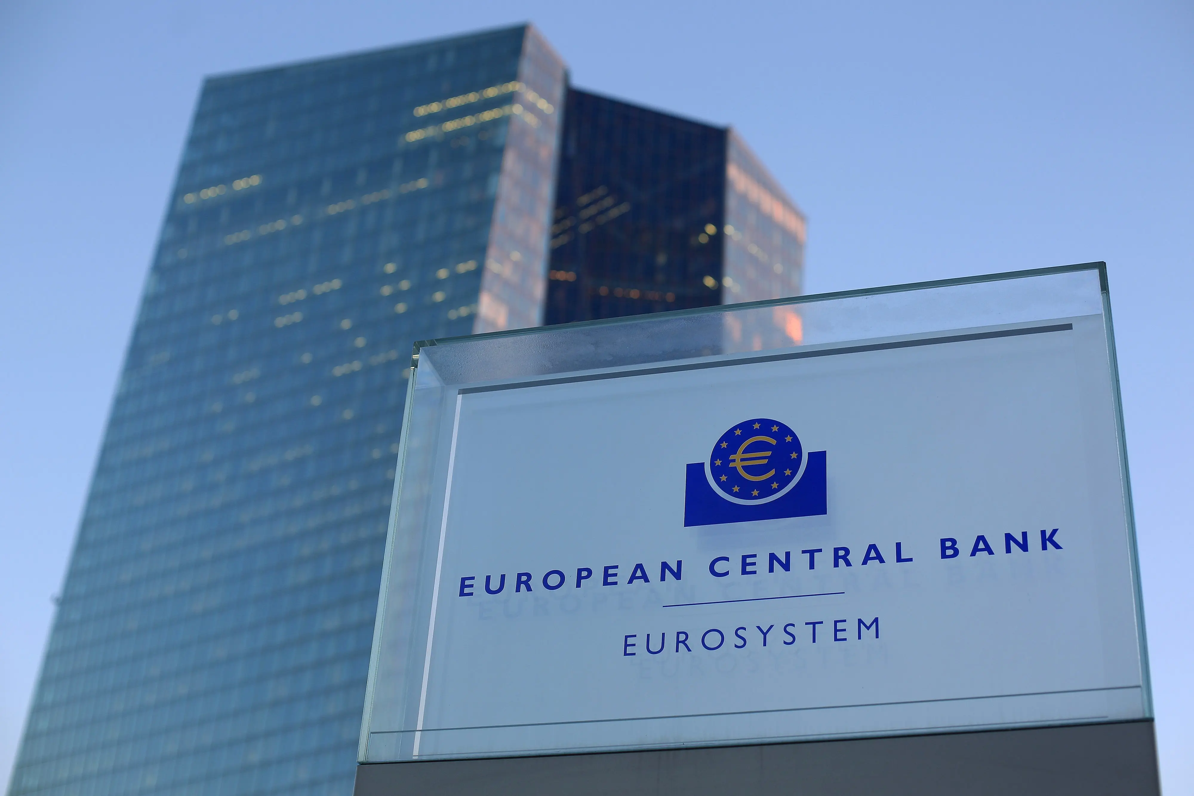 Η ΕΚΤ κράτησε αμετάβλητα τα επιτόκια