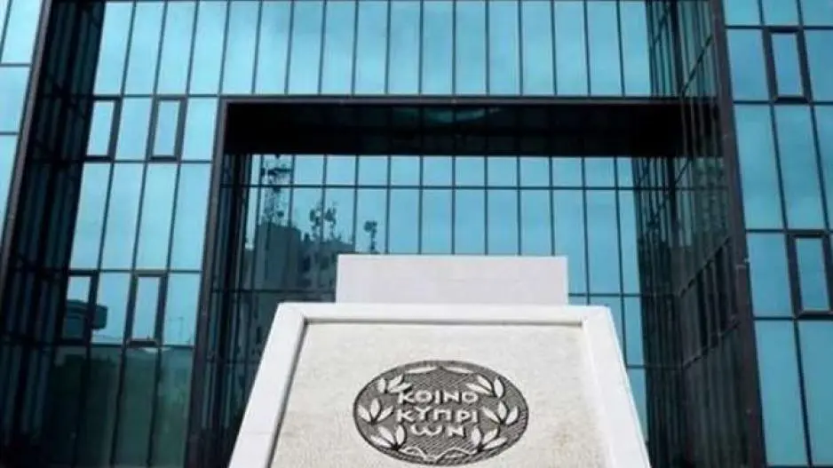 Fitch: Αναβάθμισε τις προοπτικές των καλυμμένων ομολόγων της Τρ. Κύπρου 