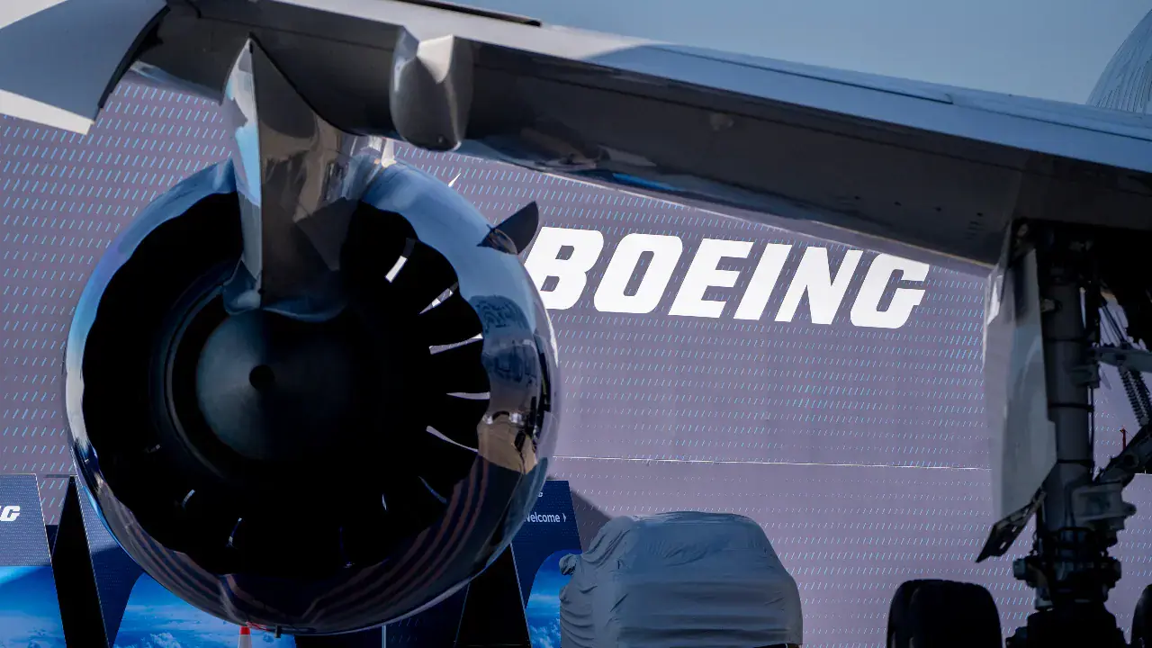 Στην έκτη εβδομάδα η απεργία των υπαλλήλων στη Boeing Defence